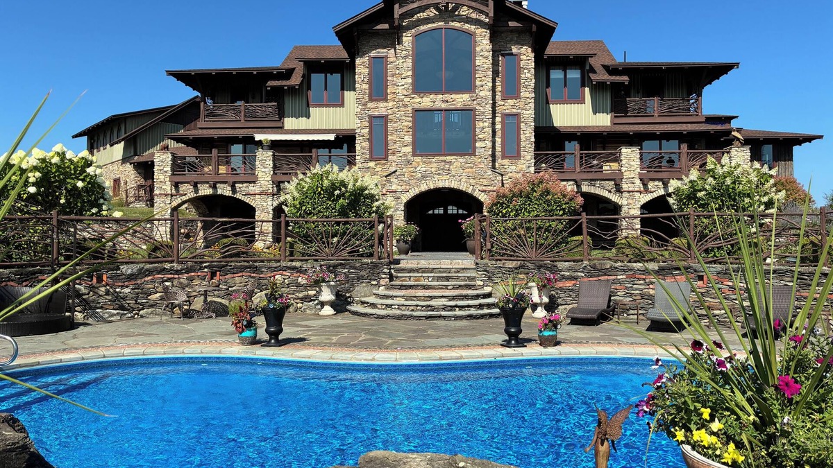 Pleasant Valley Cabin | Stunning Modern Artistically Crafted Lodge. 50 pristine acres with 9ac pond/pool