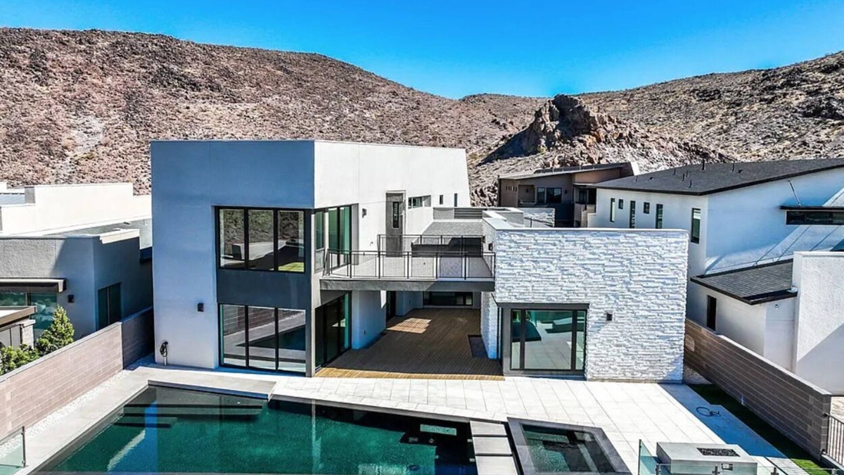 MacDonald Ranch House | Stunning Modern View Home with Pool and Spa -10 min from the strip and downtown.