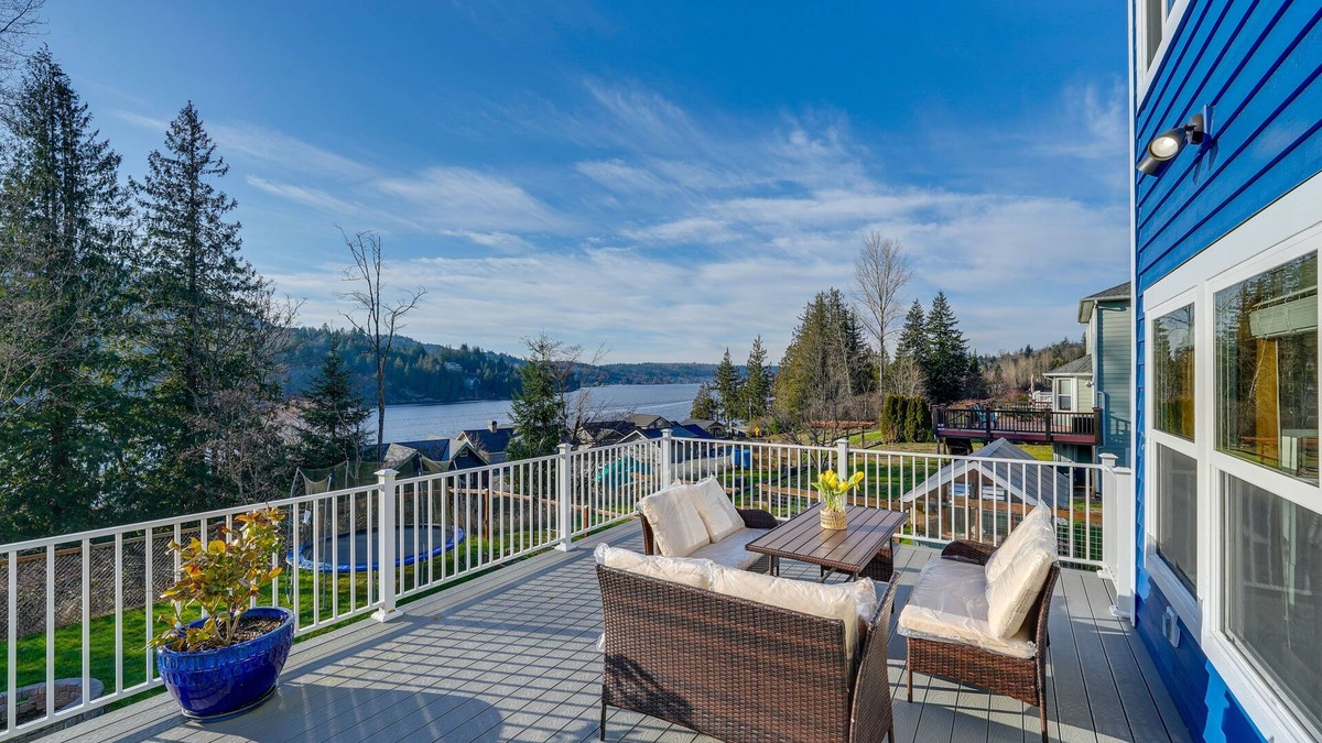 Big Lake House | Stunning Mount Vernon Home w/Big Lake Views!