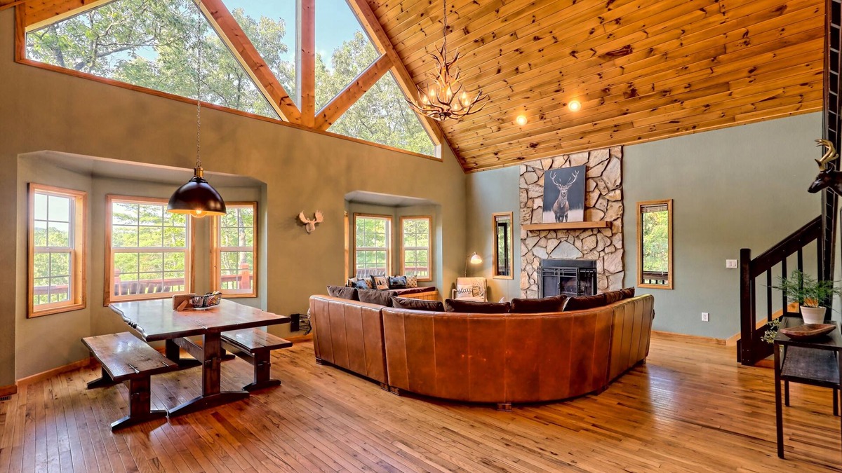 Murphy Cabin | STUNNING Mountain VIEW Lodge for 14!