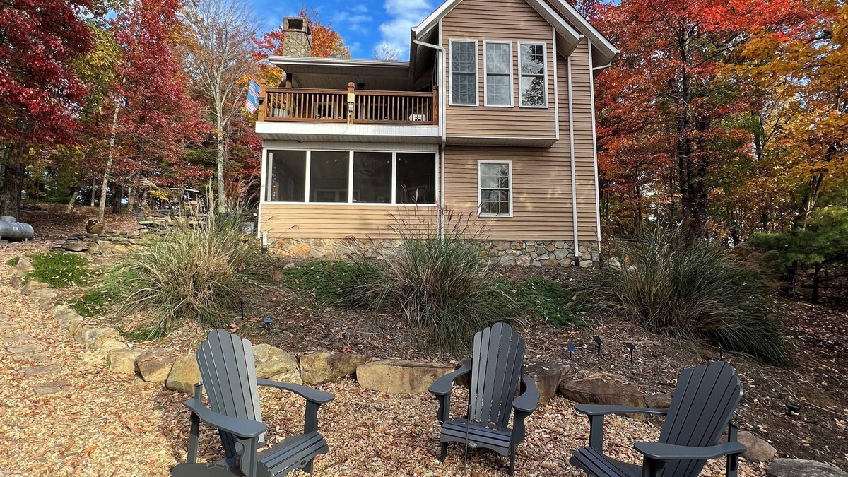Traphill House | Stunning Mountain Views on Scenic Golf Course in the Yadkin Valley Wine Region.