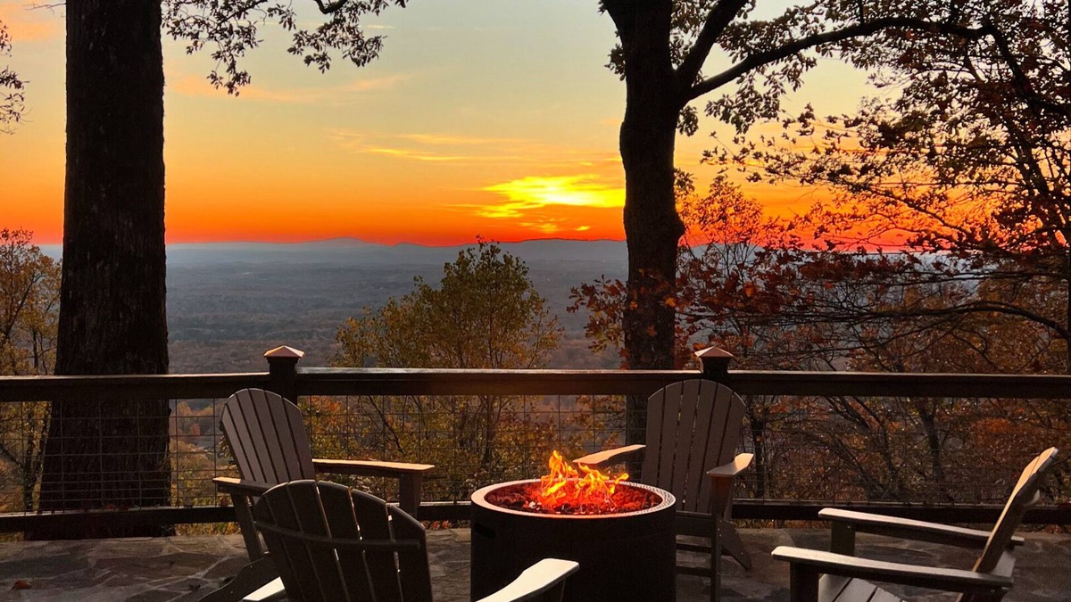 Tate Cabin | Stunning Mtn Views Game Room Dog-Friendly Lake Golf Pools