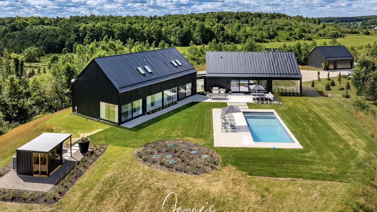 Mulmur House | Stunning New 5 Bed 5 Bath Country Home!