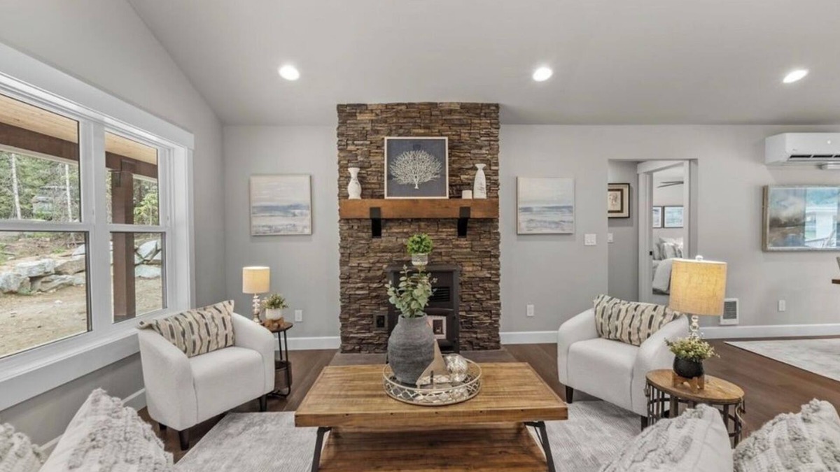 Newport House | Stunning new ranch style 3-bedroom home with year-round beach club access.