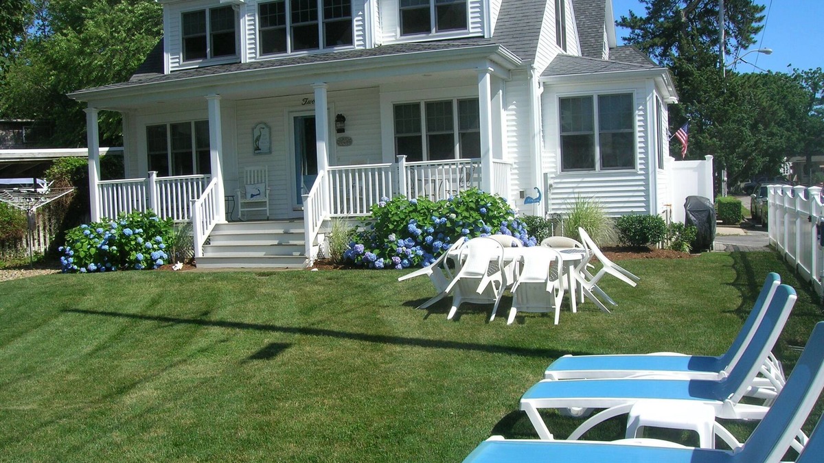 Buzzards Bay House | Stunning Newer Cape Cottage Overlooks Broad Cove in Onset