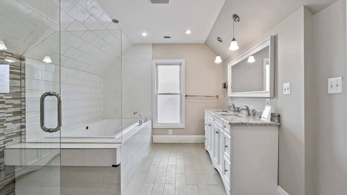 Pittsburgh House | Stunning & Newest 100+ year old Historic Victorian