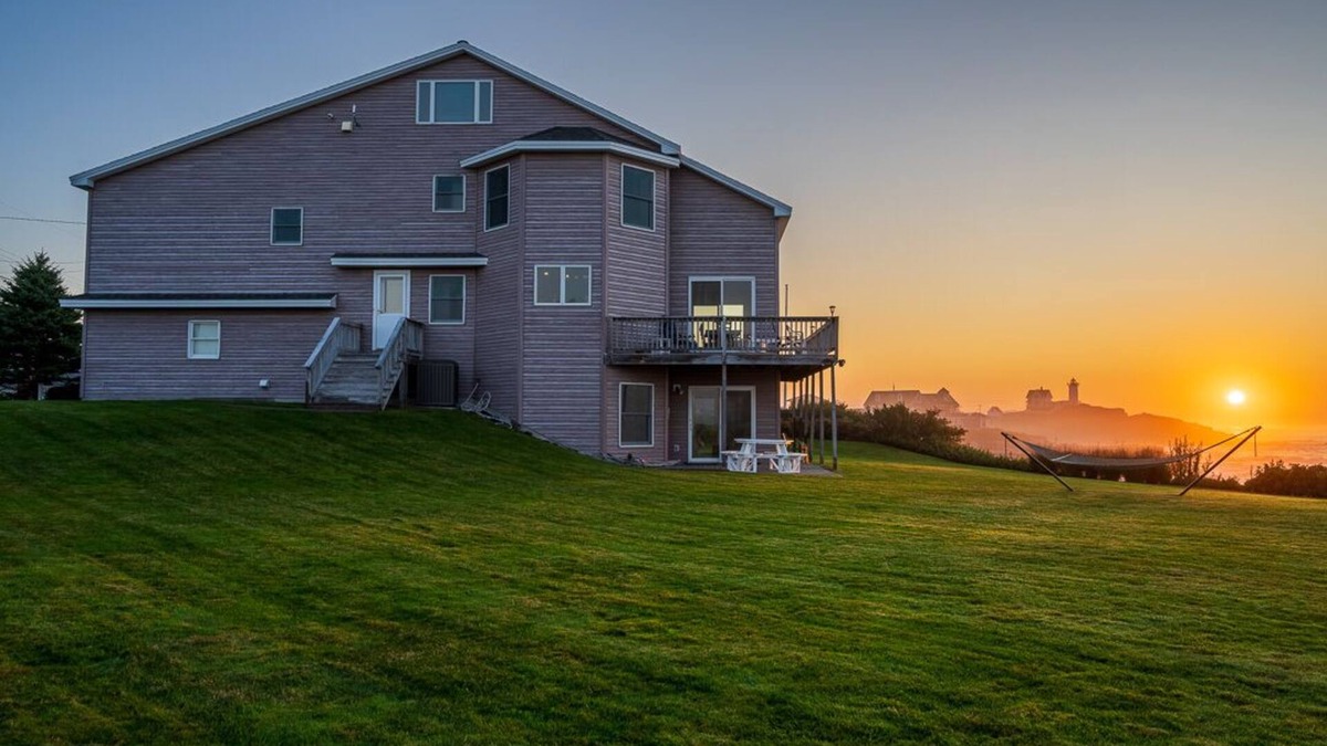 York Beach House | Stunning Nubble Lighthouse & Ocean Views, 3891 sq. ft. 267' of rocky coast!