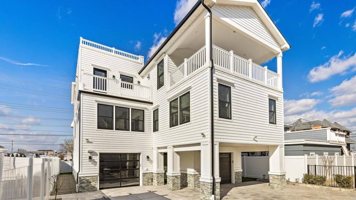 Ship Bottom House | STUNNING OCEAN BLOCK W/a POOL, NEW CONSTRUCTION!