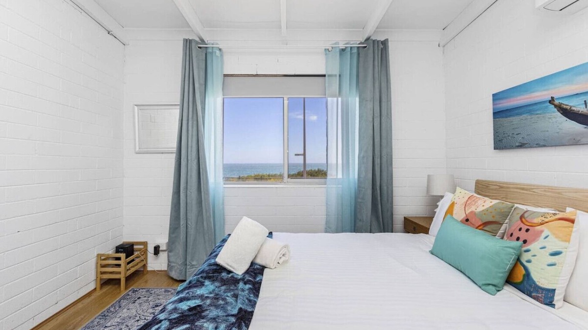 Quinns Rocks House | Stunning Ocean Views | Beachfront 3BR Home