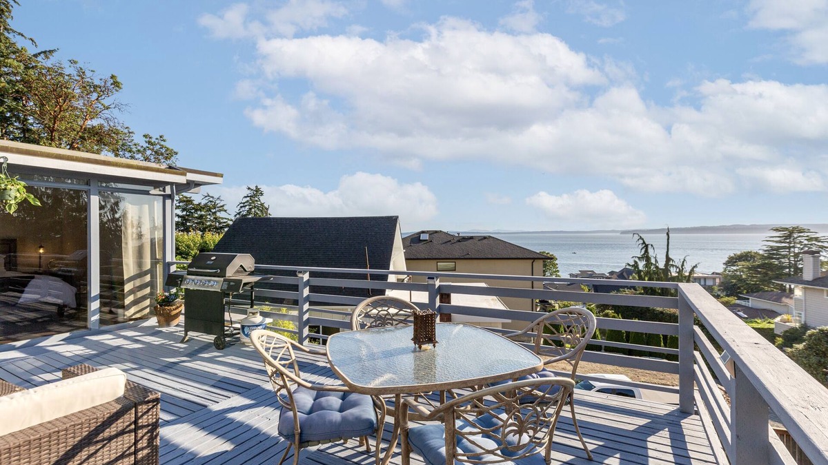 Richmond Beach House | Stunning Ocean View Home walking to Richmond Beach
