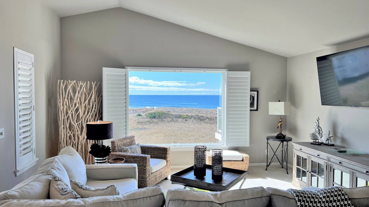 Washington Condo | Stunning Ocean View ~ Saltwater Pool ~ Hot tub ~ 2BR/2 Bath
