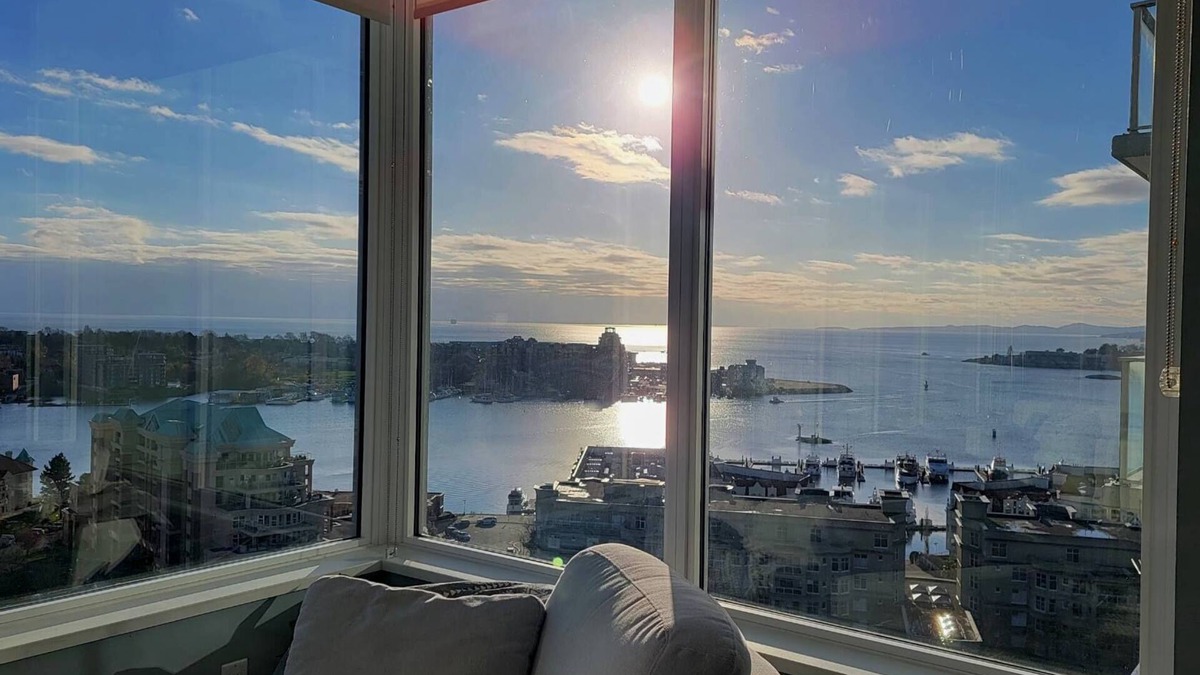 Victoria Condo | Stunning Ocean Views from Luxury Condo