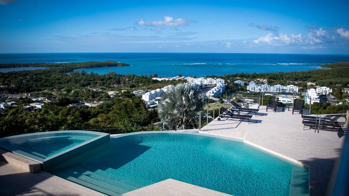 Cabezas House | Stunning Ocean Views, WIFI, Private Pool, Large Villa, Great for Groups, Close to Seven Seas Beach