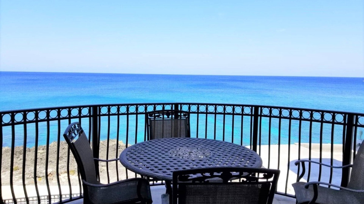 George Town Condo | Stunning Oceanfront View/Spacious Condo-beside FIN, near Beach & Town