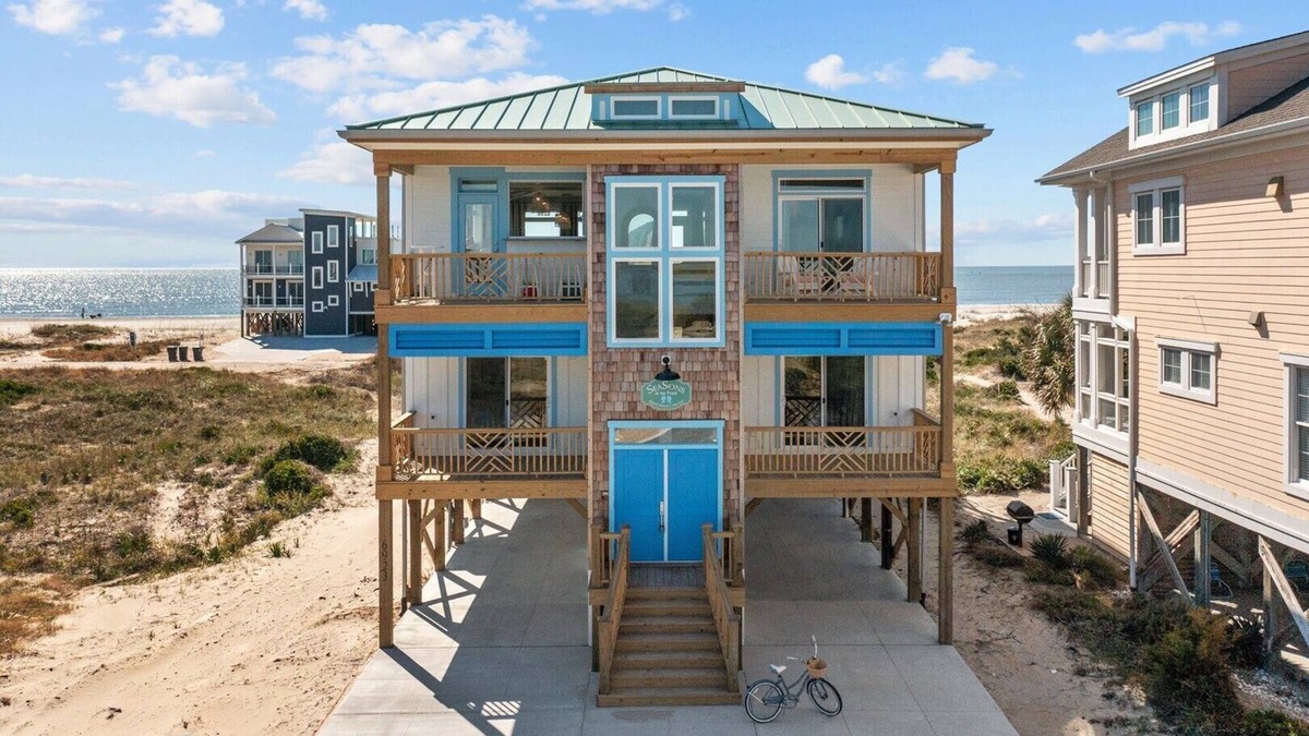 Oak Island House | Stunning Oceanfront 6BR/4.5BA Home That Belongs in a Magazine!-Sleeps19