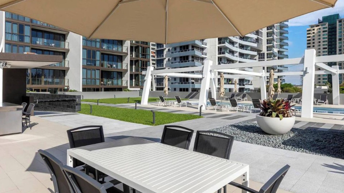 Broadbeach Apartment | Stunning oceanview perfect getaway, 2br, free Carpark and WIFI