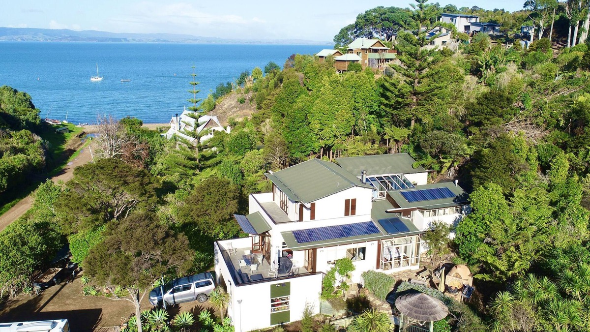 Waiheke Island House | Stunning Otakawhe Bay Beach Peaceful Sanctuary Orapiu, 80m flat walk to beach