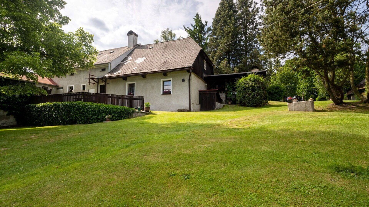 Bela nad Radbuzou Villa | Stunning private villa for 6 guests with TV, patio, pets allowed and parking
