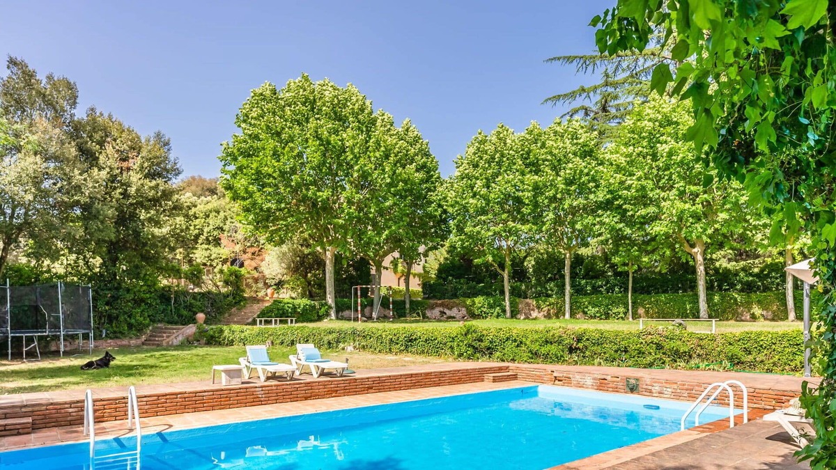 Vilanova del Valles House | Stunning private villa for 22 people with private pool, WIFI, TV, pets allowed and parking
