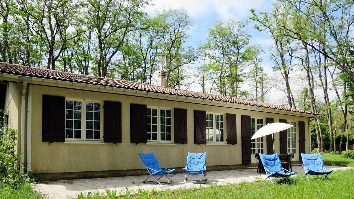 Saint-Laurent-de-Medoc Villa | Stunning private villa for 6 guests with WIFI, TV, terrace, pets allowed and parking