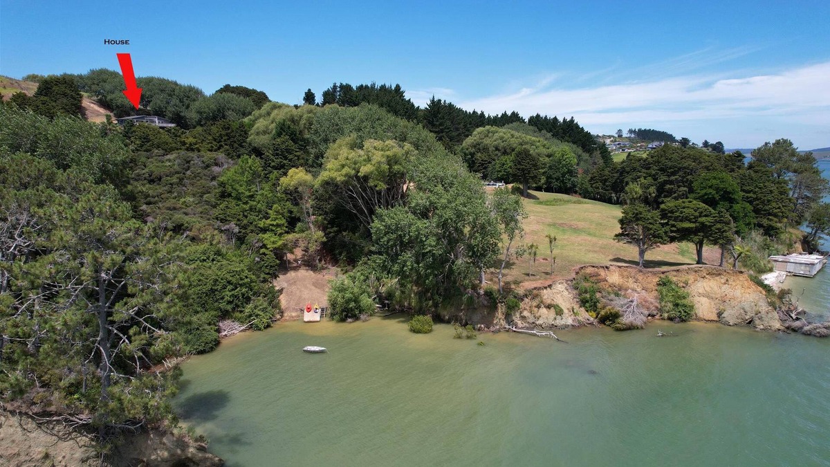 Pahi House | Stunning Pahi Retreat with private water access