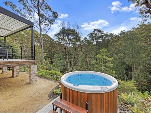 Galston House | Stunning Peaceful Holiday Haven with Waterfall