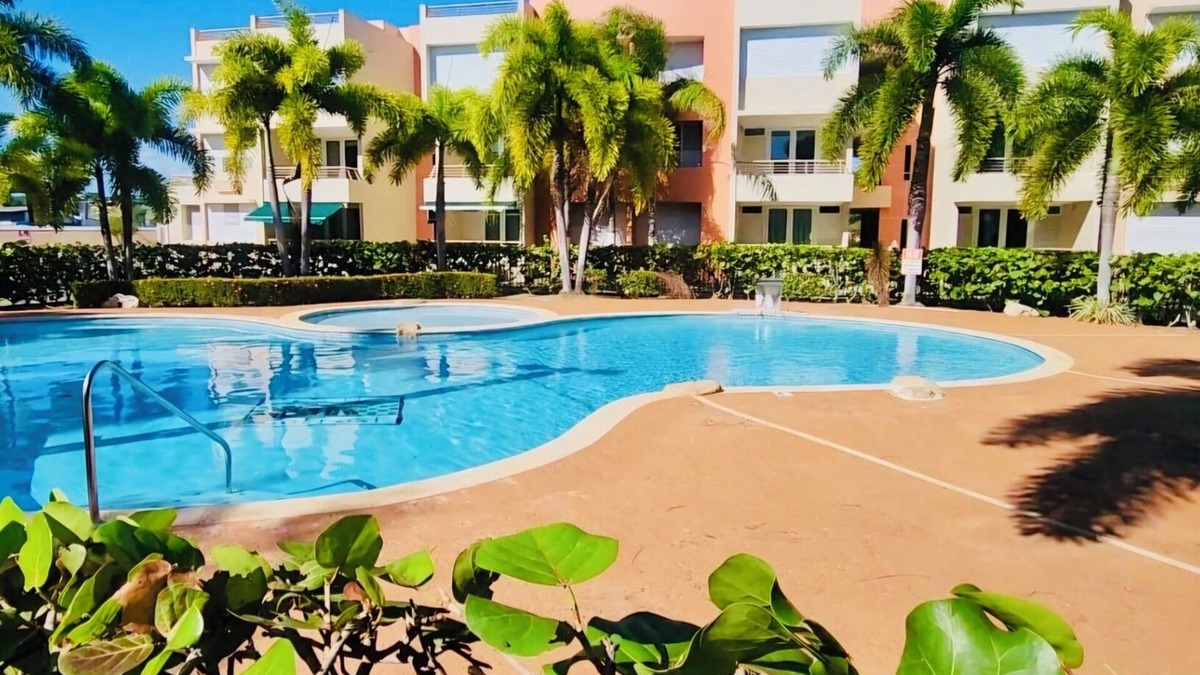 Pole Ojea Condo | Stunning penthouse in Cabo Rojo 5 minutes from beach