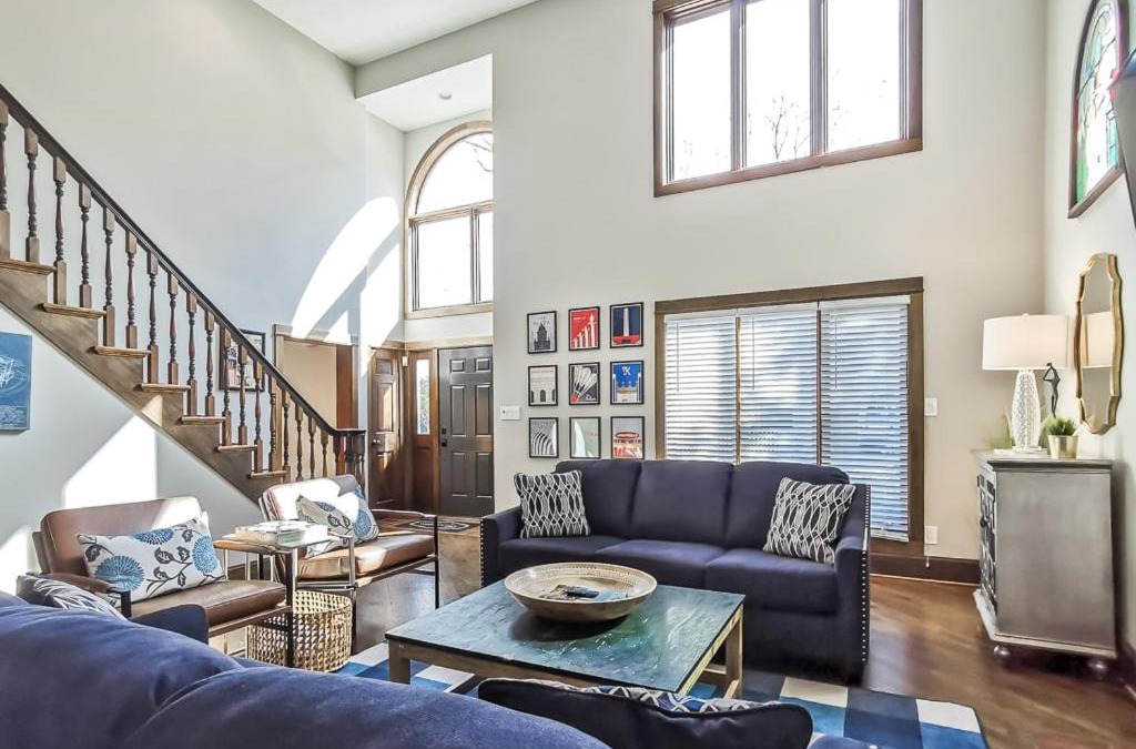 West Plaza House | Stunning Plaza Home-Location Unbeatable-New Remodel