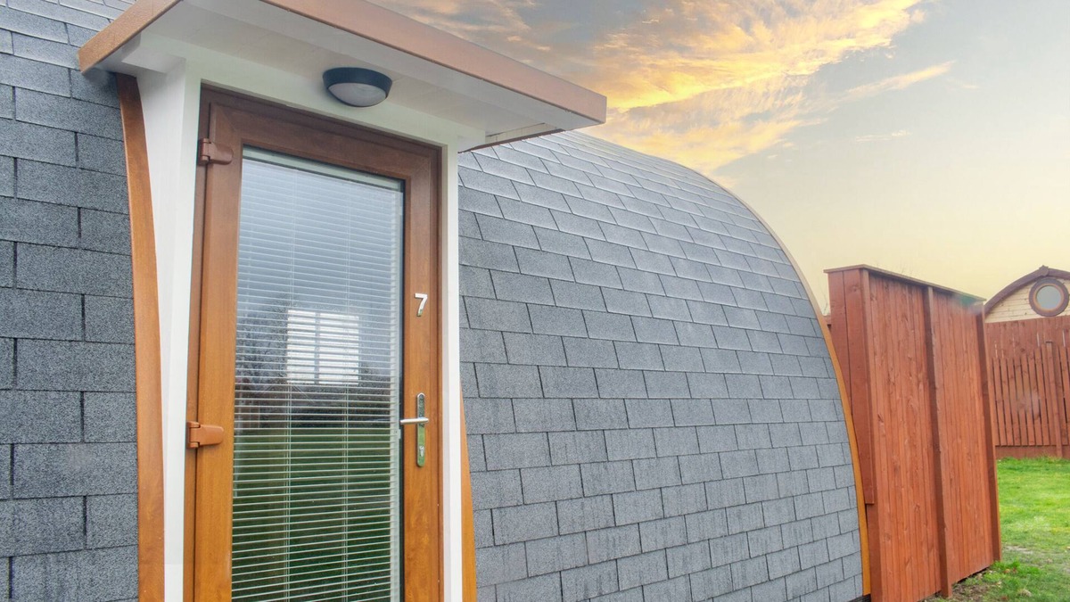 Trowse Newton Cabin | Stunning Pod 7 with Countryside view