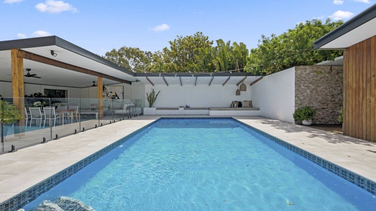Korora House | Stunning, Pool, Sauna, Gym, Spa, Sleeps 13