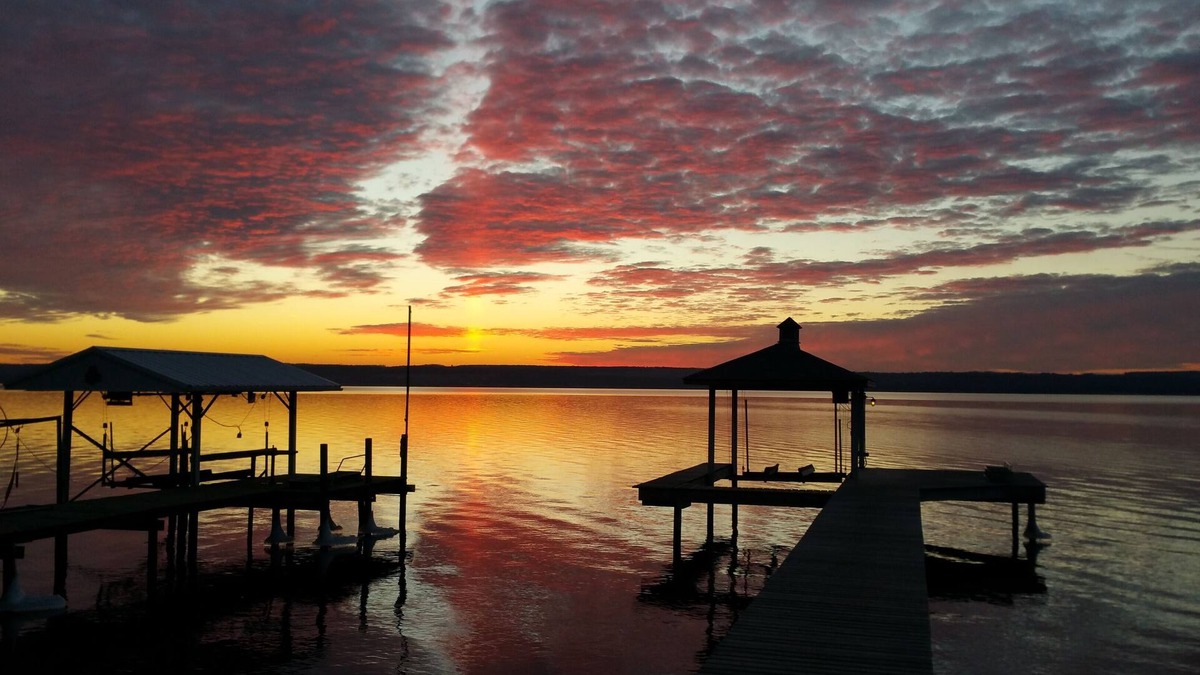Town of Varick House | Stunning Post & Beam - On Water's-Edge - 145 ft Lake Front - Spectacular Sunsets