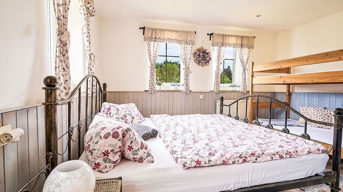 Smrzovka House | Stunning private villa for 8 guests with WIFI, TV, terrace, pets allowed and parking