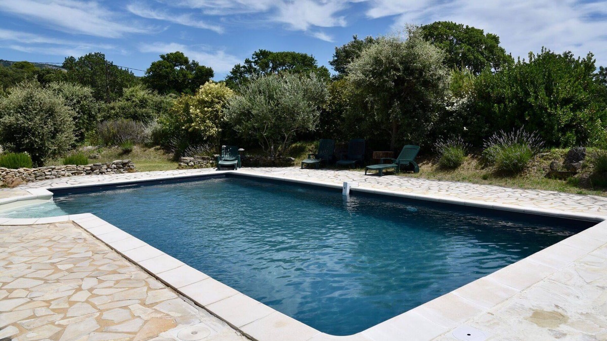 Saumane-de-Vaucluse Villa | Stunning private villa for 7 people with private pool, WIFI, TV and terrace