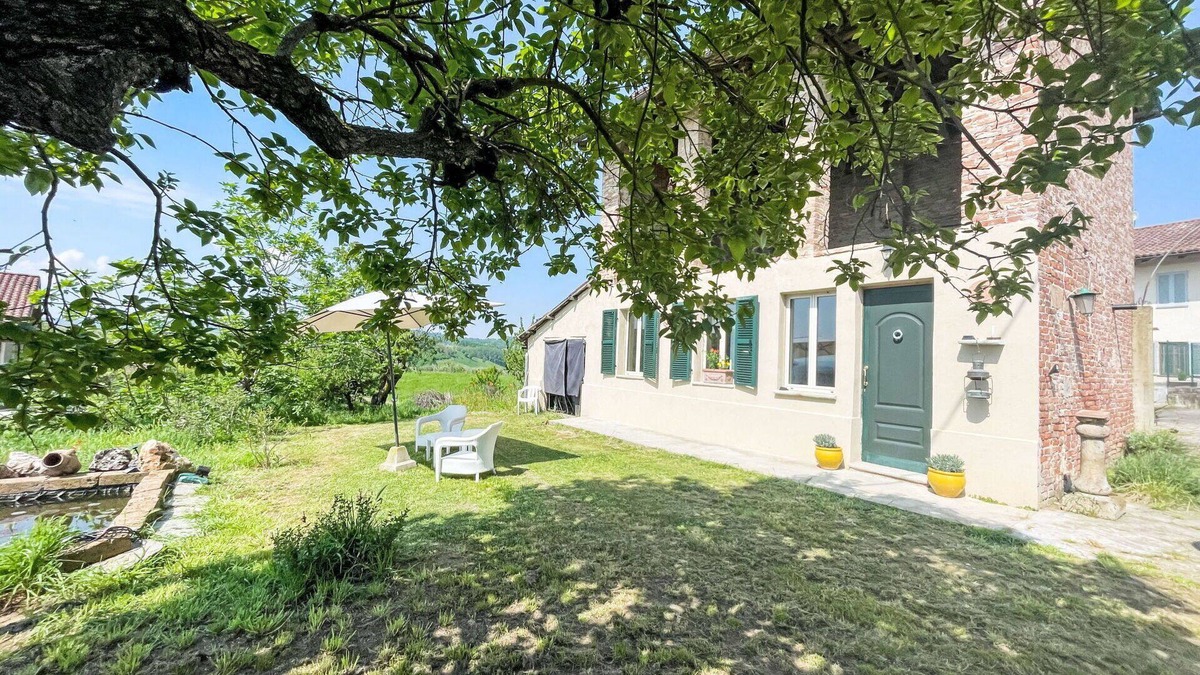 San Damiano dʼAsti House | Stunning private villa with WIFI, A/C, TV, patio, pets allowed, panoramic view and parking