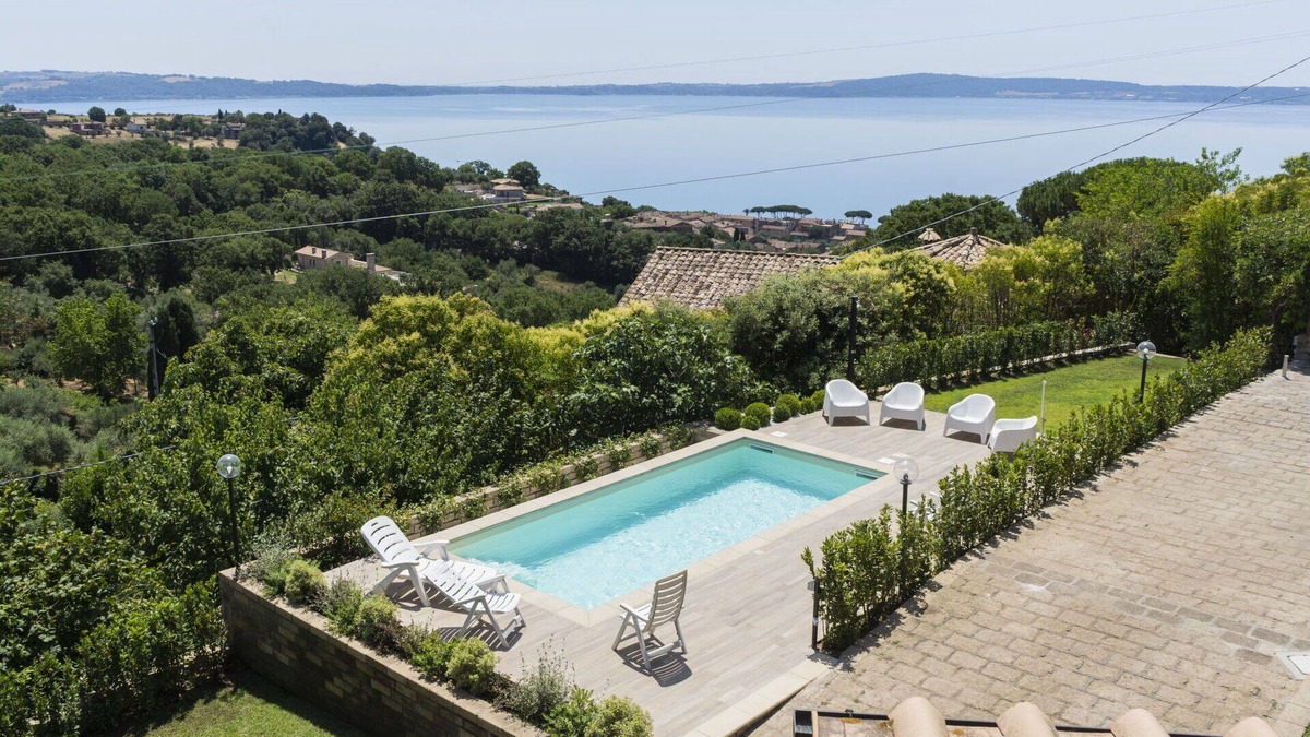 Lake Bracciano Villa | Stunning private villa with private pool, WIFI, A/C, TV, patio, pets allowed and parking