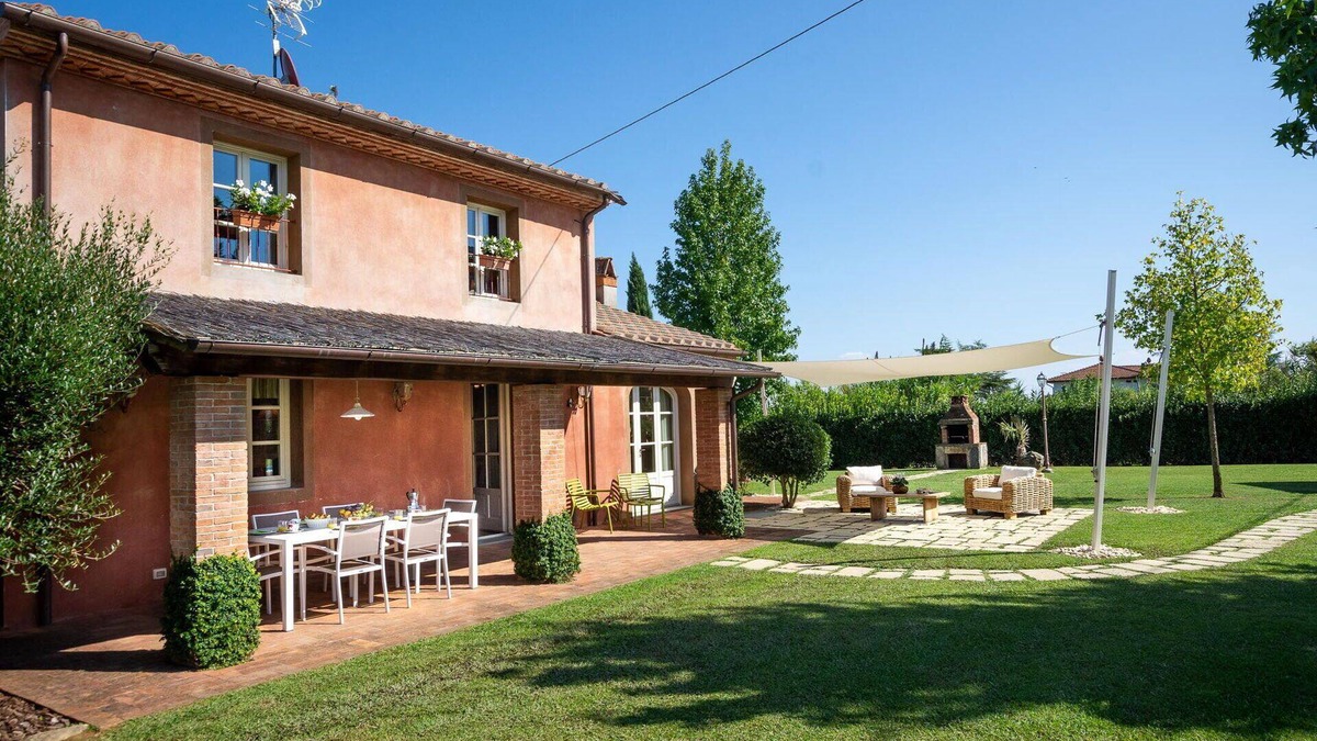 Colle di Compito Villa | Stunning private villa with private pool, A/C, WIFI, TV, veranda and parking, close to Lucca