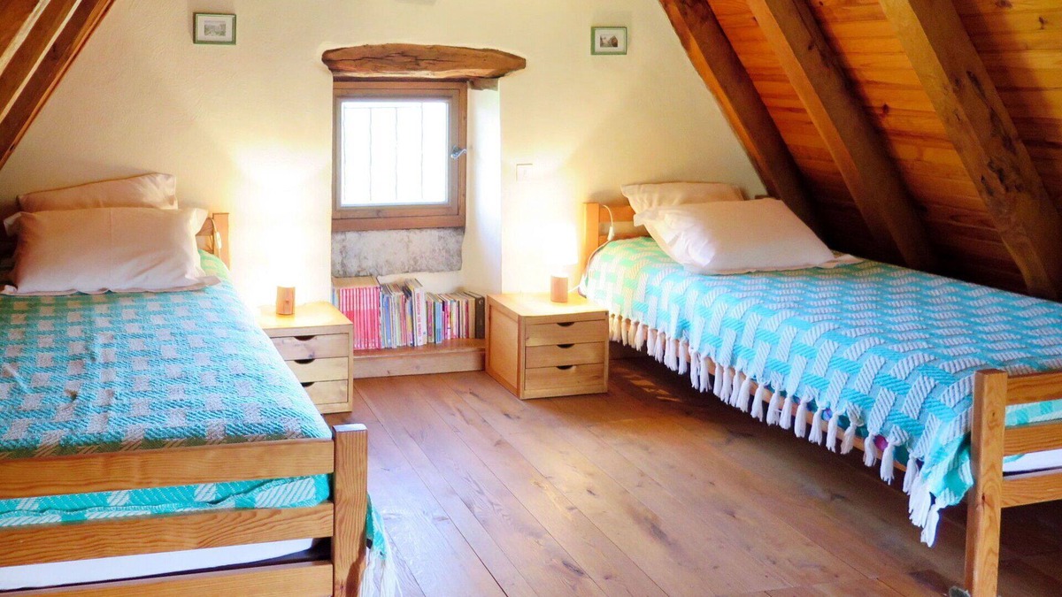 Labastide-Murat Villa | Stunning private villa for 4 guests with TV, terrace, pets allowed, panoramic view and parking