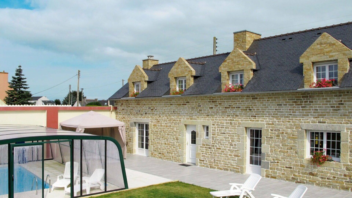Plouneour-Brignogan-Plages House | Stunning private villa for 8 people with WIFI, private pool, TV, terrace, pets allowed and parking