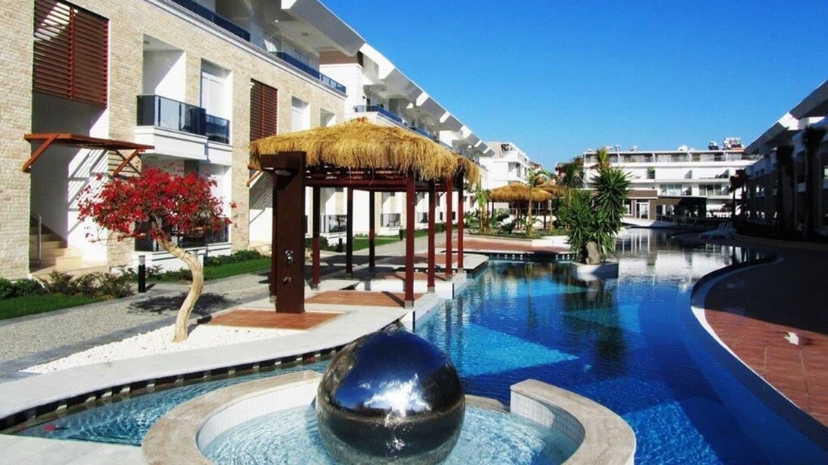 Side Apartment | Stunning private 2 bed home in great location and gated community
