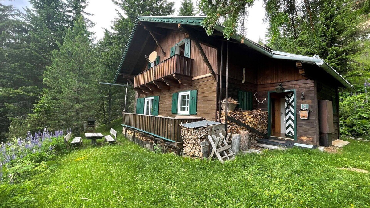 Zettersfeld Ski Resort House | Stunning private villa for 8 people with TV, patio, pets allowed, panoramic view and parking