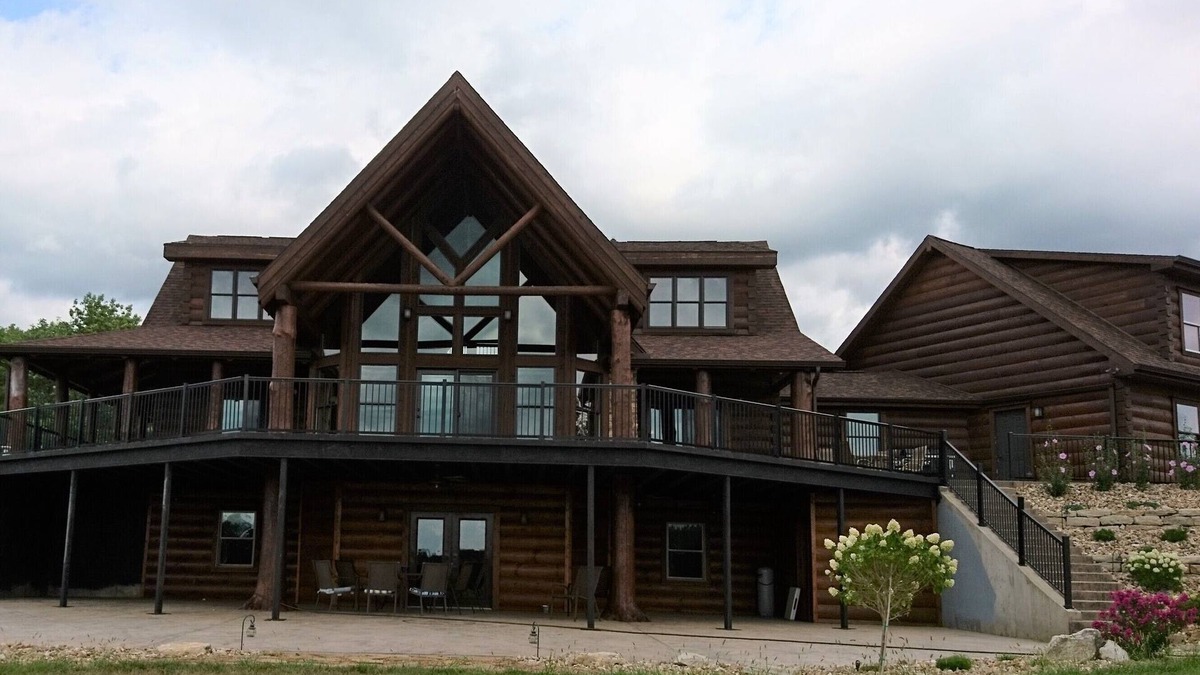 Loraine Cabin | Stunning Private Cabin Getaway with Gorgeous Fireplace near Quincy, Illinois