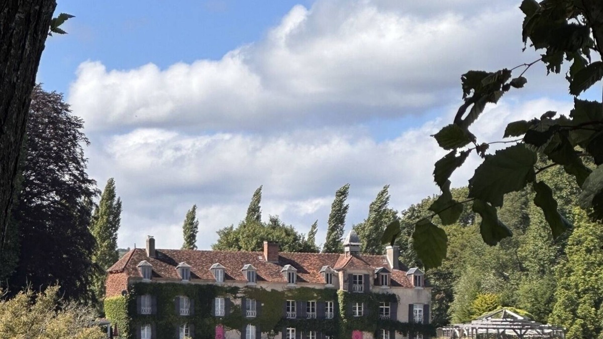 Saint-Sulpice-le-Gueretois House | Stunning private castle with heated pool sleeps 20