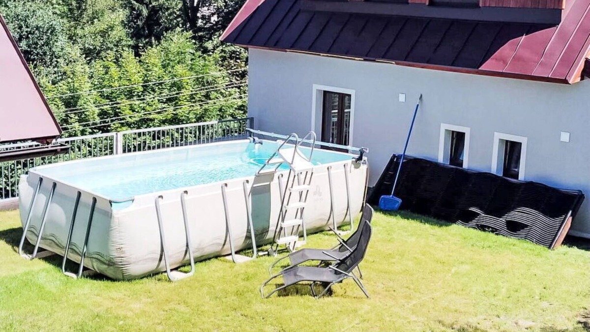 Tanvald House | Stunning private villa for 8 guests with WIFI, TV, patio, pets allowed, panoramic view and parking