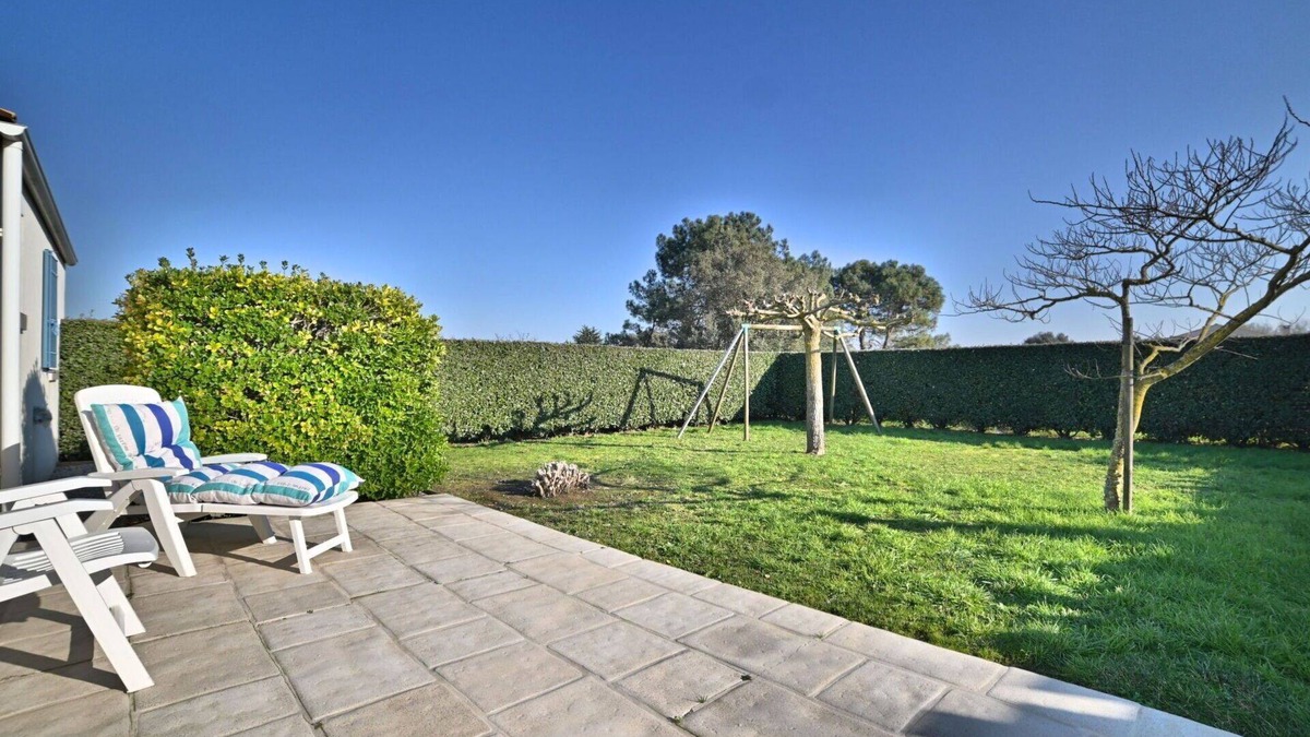 La Cotiniere House | Stunning private villa for 6 guests with WIFI, TV and terrace