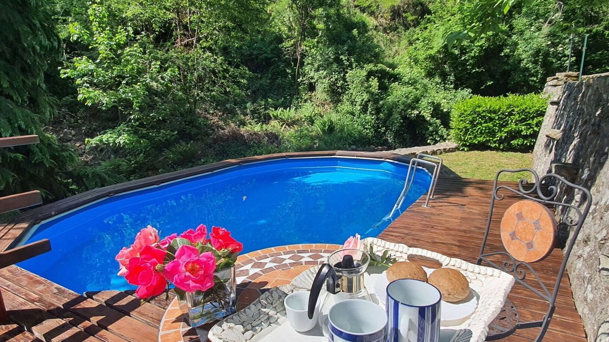 Casoli Villa | Stunning private villa for 7 guests with private pool, WIFI, TV, terrace, pets allowed and parking