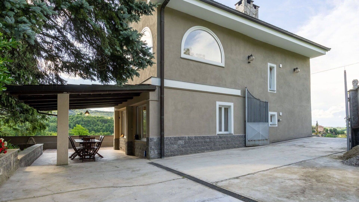 Casalborgone House | Stunning private villa for 6 guests with WIFI, A/C, TV, patio, panoramic view and parking