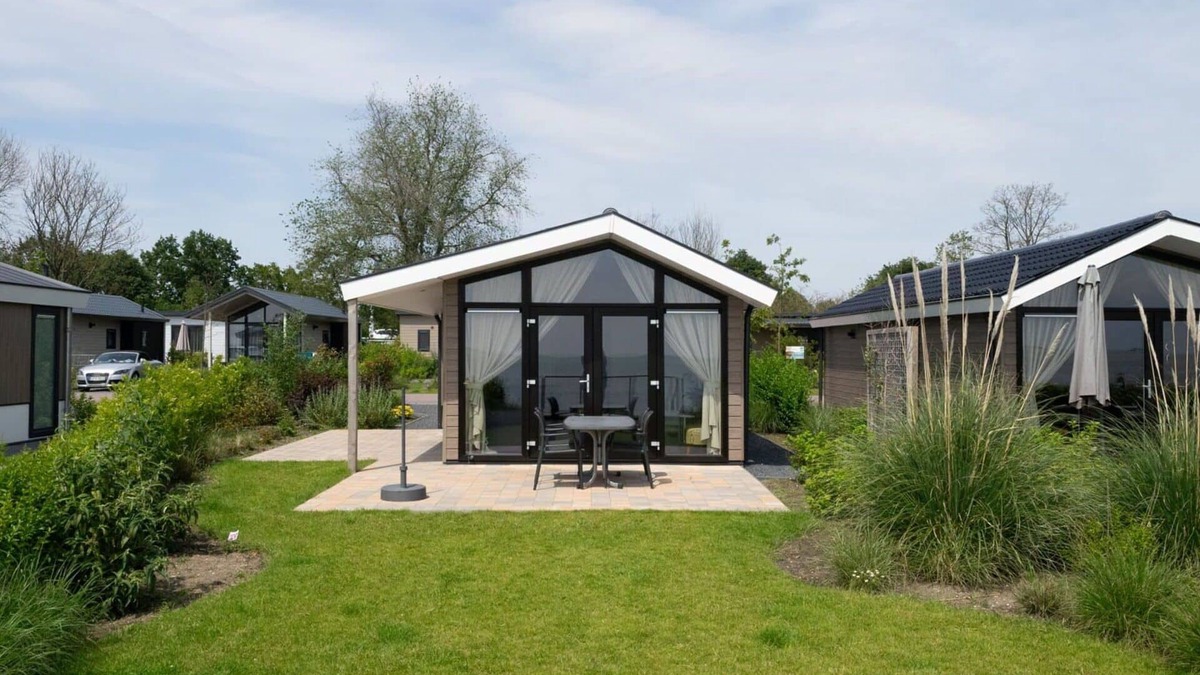 Bovenkarspel House | Stunning private villa for 4 guests with WIFI, TV, terrace and parking