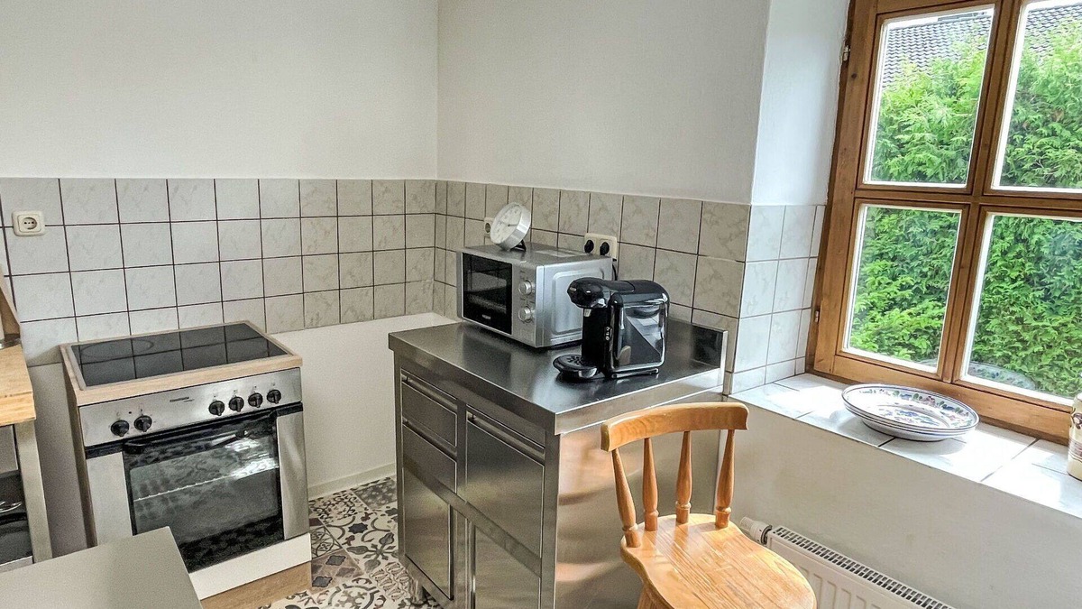 Gottfrieding House | Stunning private villa for 15 guests with WIFI, TV, terrace, pets allowed and parking