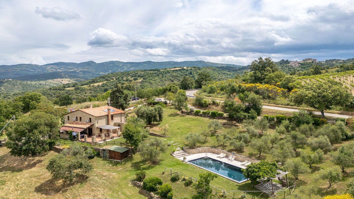Roccalbegna House | Stunning private villa with A/C, private pool, WIFI, TV, patio, panoramic view and parking