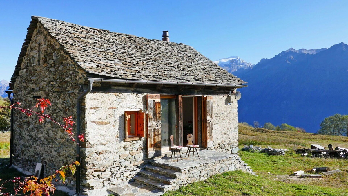 Acquarossa House | Stunning private villa for 4 people with WIFI, TV, terrace, pets allowed and parking
